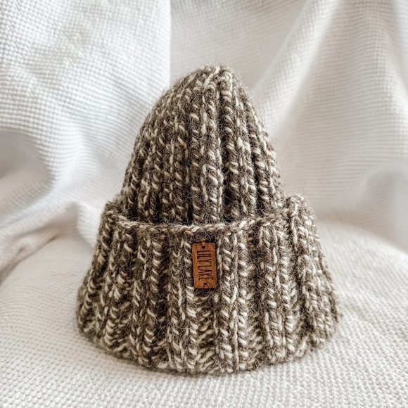 Handmade Lily Lake Knits - 100% Merino Wool Hat/Toque - Picture 1 of 7